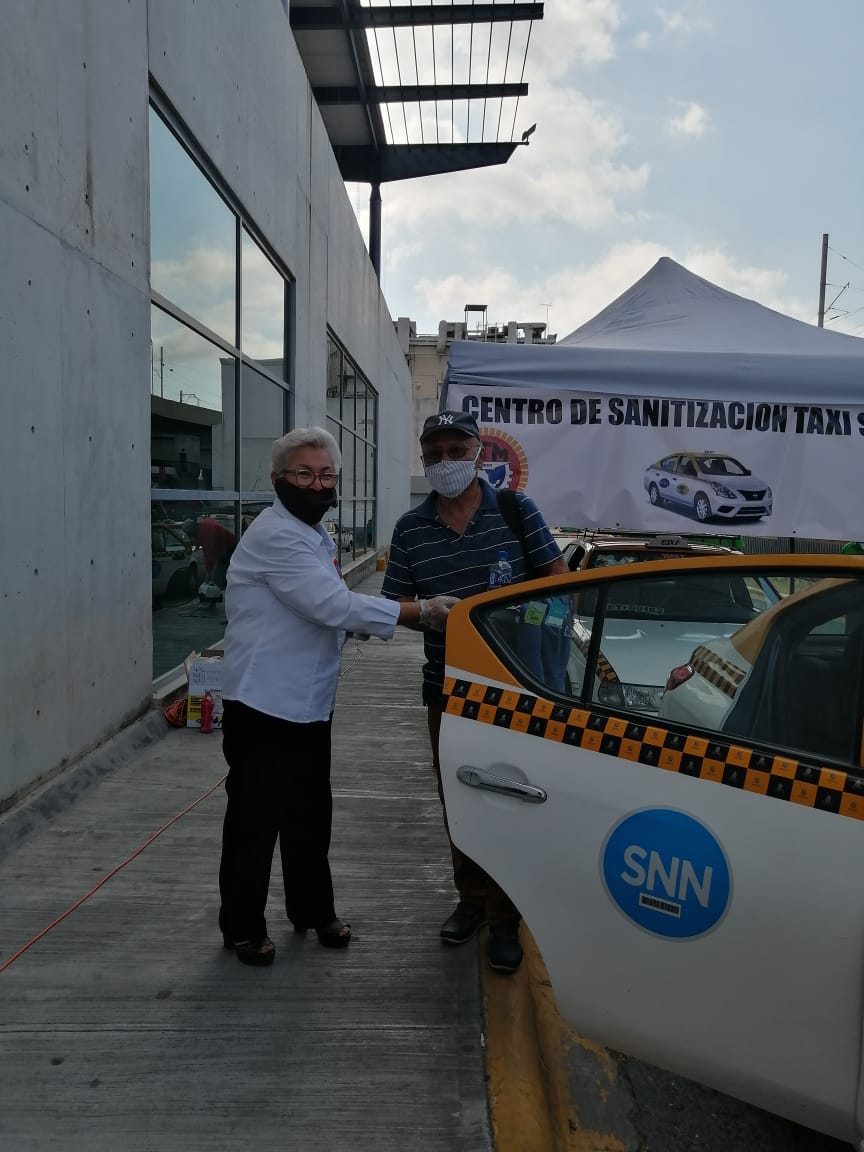 Viajeros agradecen sanitización de Taxis en la Central de Autobuses
